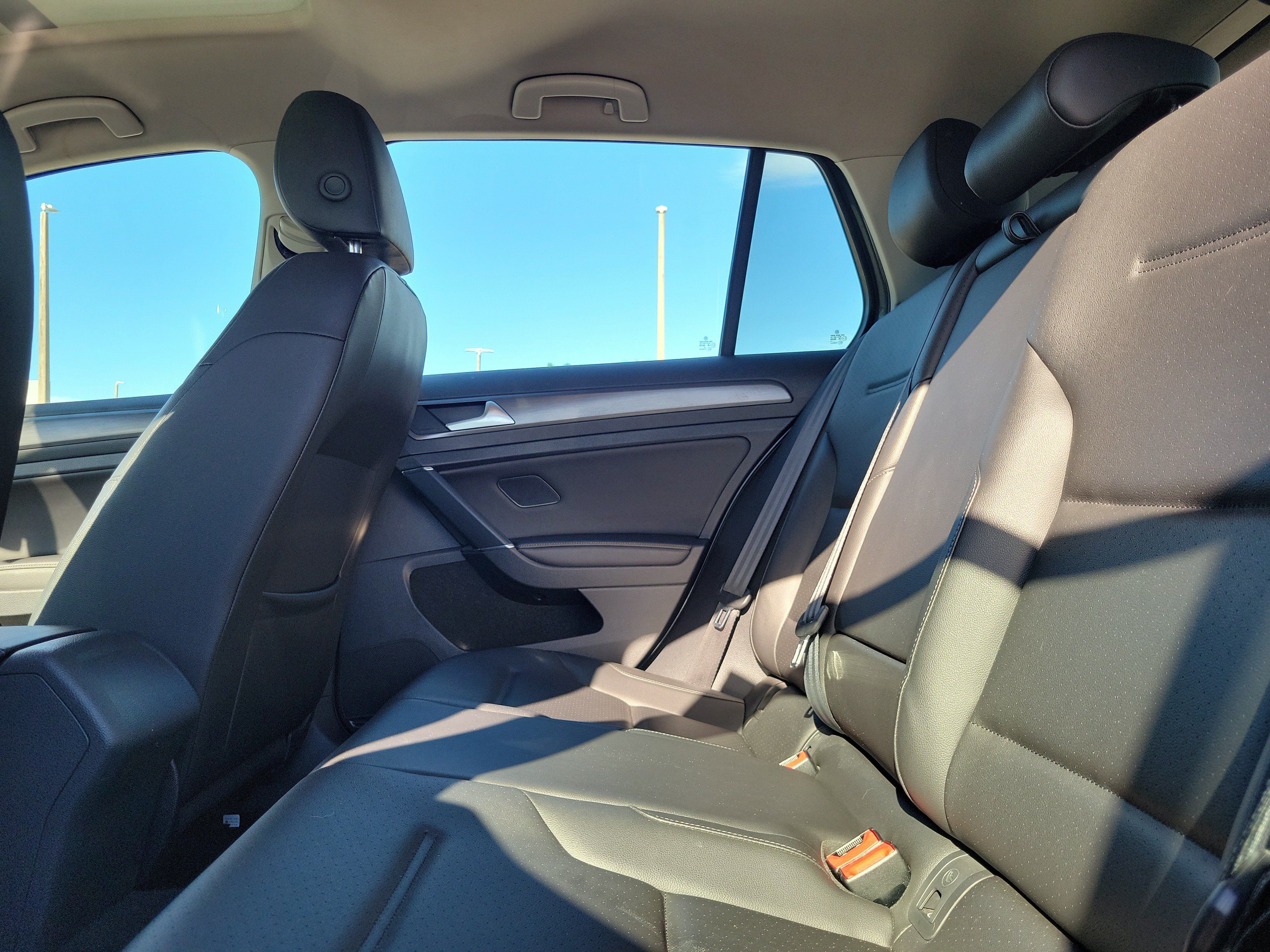 Used 2020 Volkswagen Golf 4-Door FWD image 12