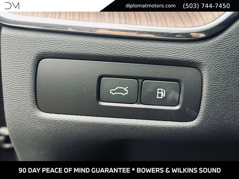 Used 2024 Volvo XC60 T8 Ultimate AWD/4WD image 31