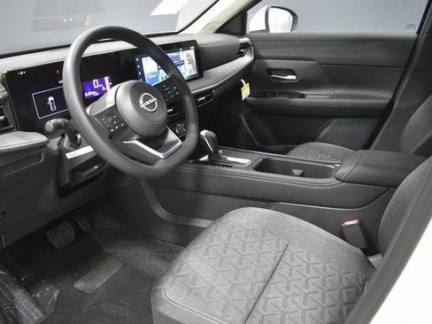 New 2025 Nissan Kicks SV w/ SV Premium Package image 4