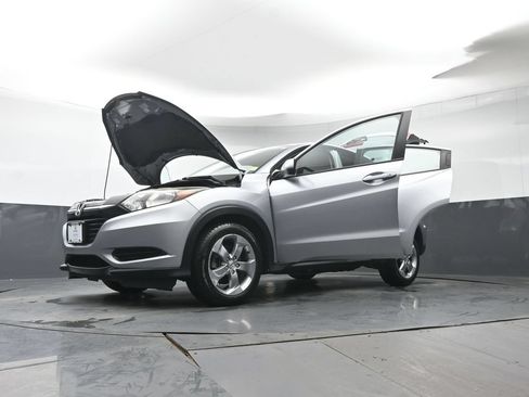 Used 2018 Honda HR-V LX image 43