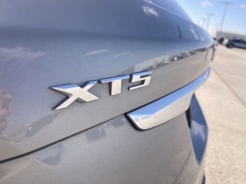 Used 2023 Cadillac XT5 Premium Luxury image 3