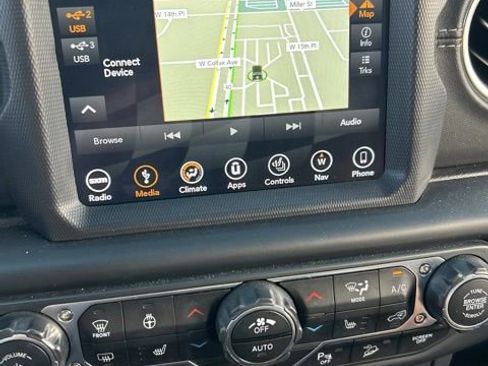 Used 2018 Jeep Wrangler Unlimited Sahara AWD/4WD image 9