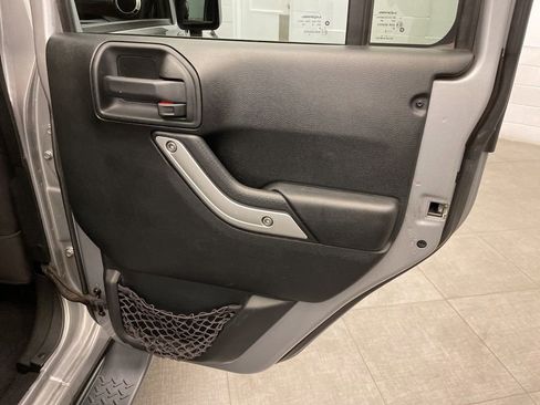 Used 2018 Jeep Wrangler Unlimited Sahara image 26