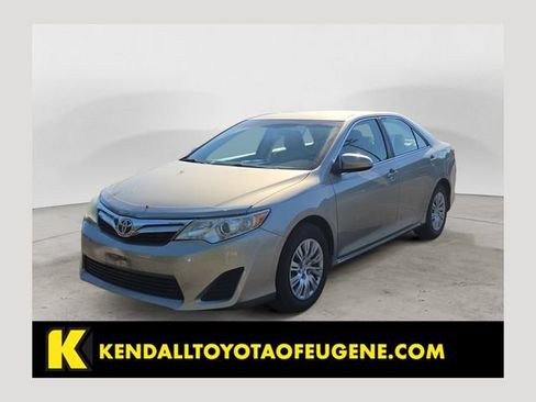 Used 2014 Toyota Camry LE FWD image 1