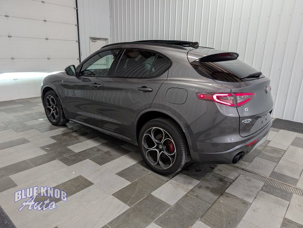 Used 2024 Alfa Romeo Stelvio Ti AWD/4WD image 2
