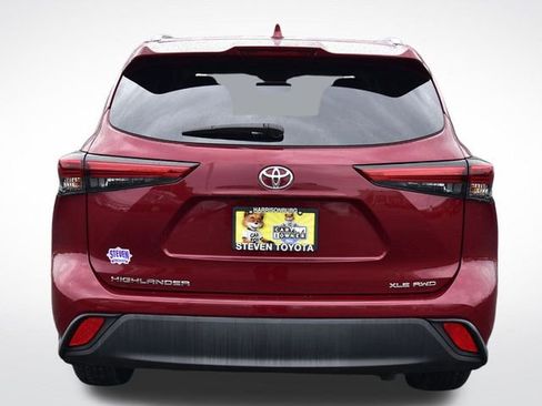 Certified 2021 Toyota Highlander XLE image 8