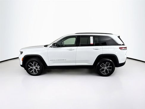 Used 2025 Jeep Grand Cherokee Limited RWD image 14