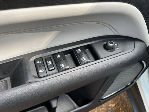 Used 2025 Jeep Compass Limited AWD/4WD image 18