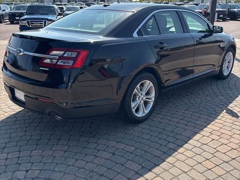 Used 2016 Ford Taurus SE image 5