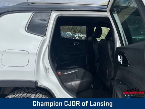Used 2025 Jeep Compass Trailhawk AWD/4WD image 31