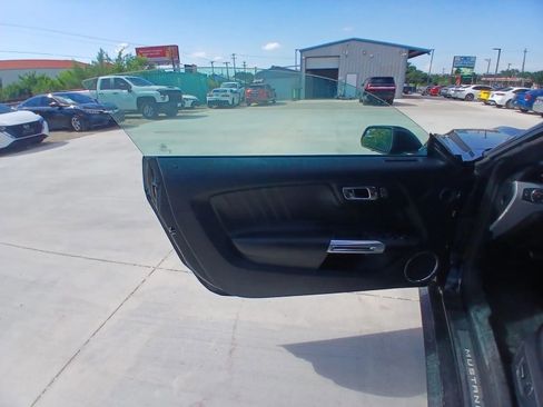 Used 2016 Ford Mustang Premium RWD image 9