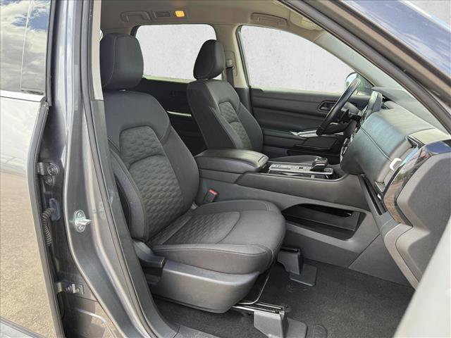 Used 2024 Nissan Pathfinder SV FWD image 13