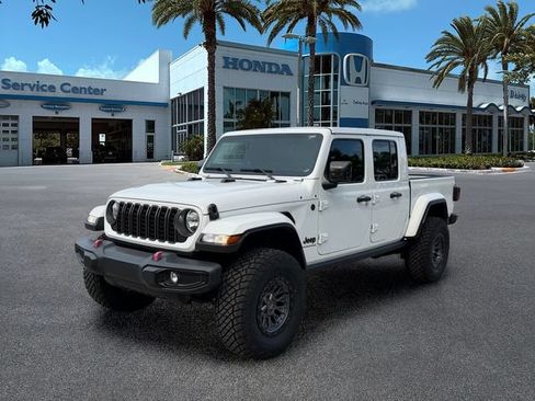 Used 2025 Jeep Gladiator Sport AWD/4WD image 4