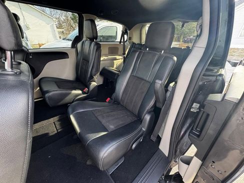 Used 2020 Dodge Grand Caravan SXT image 9