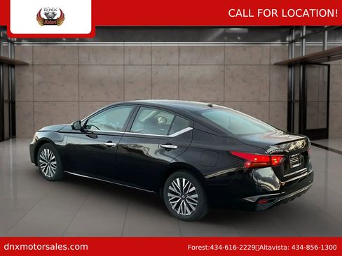 Used 2024 Nissan Altima 2.5 SV image 3
