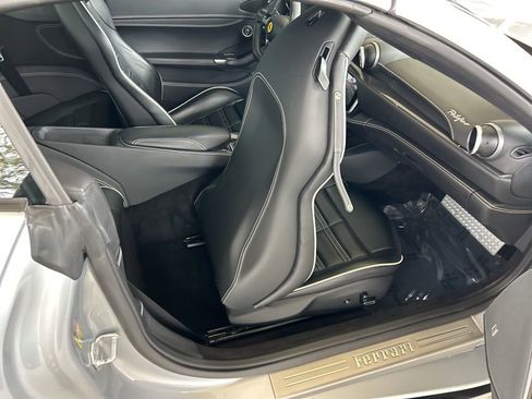 Used 2019 Ferrari Portofino Base image 42