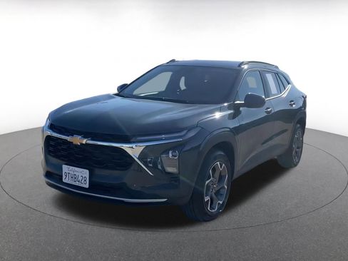 Used 2025 Chevrolet Trax LT image 9