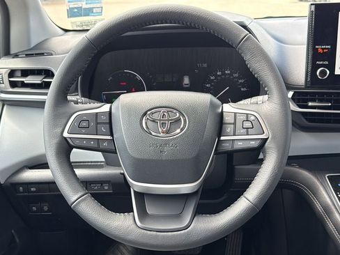 New 2026 Toyota Sienna XLE FWD image 21