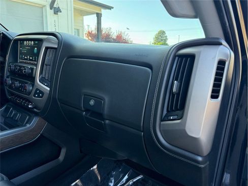 Used 2018 GMC Sierra 2500 Denali w/ Duramax Plus Package AWD/4WD image 43