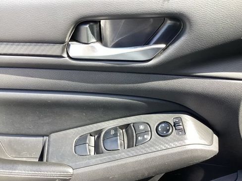 Used 2024 Nissan Altima 2.5 SV FWD image 7