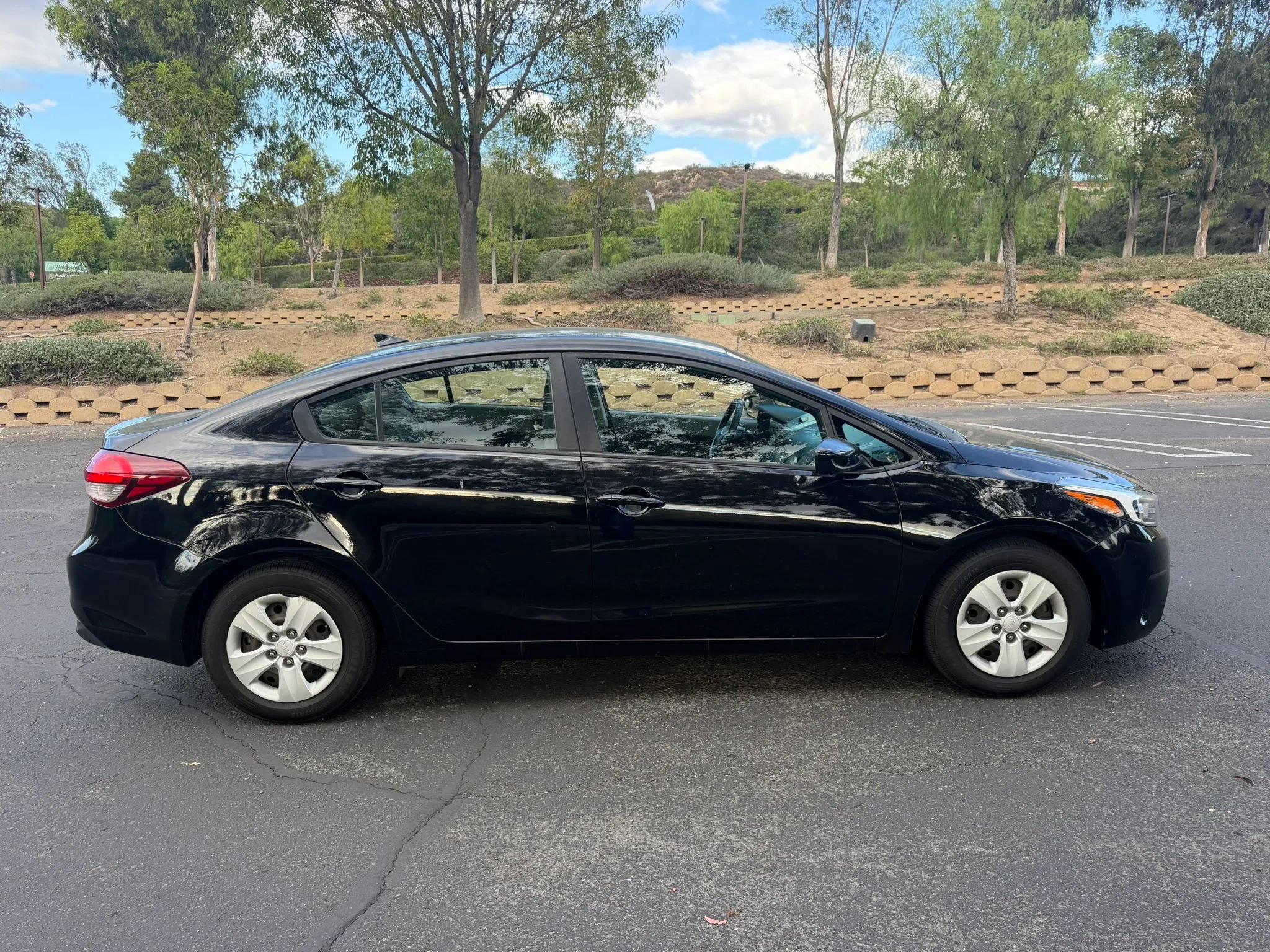 Used 2017 Kia Forte LX FWD image 6