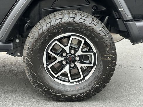 Used 2026 Jeep Wrangler Unlimited Rubicon AWD/4WD image 9