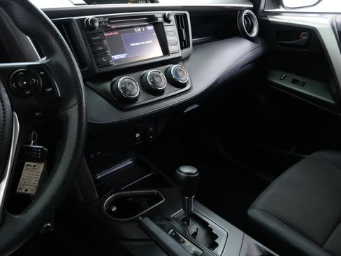 Used 2018 Toyota RAV4 LE image 18