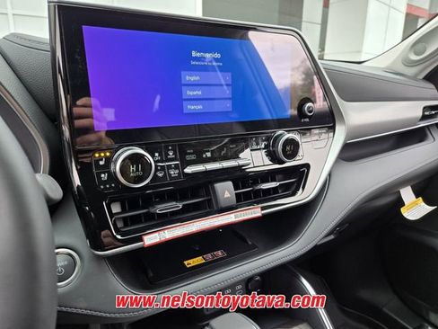 New 2026 Toyota Highlander Platinum AWD/4WD image 11