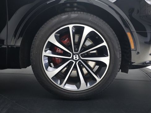 Used 2022 Bentley Bentayga AWD/4WD image 16