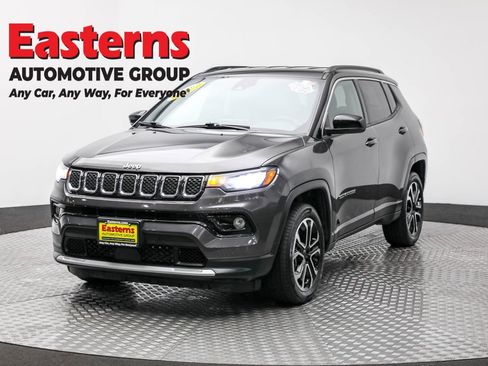 Used 2024 Jeep Compass Limited image 1