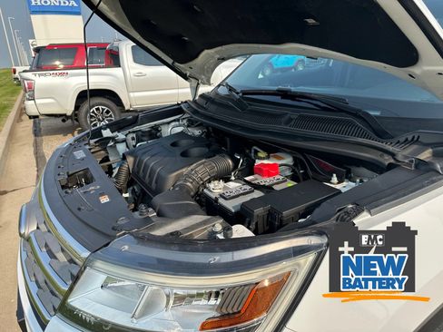 Used 2018 Ford Explorer XLT AWD/4WD image 46