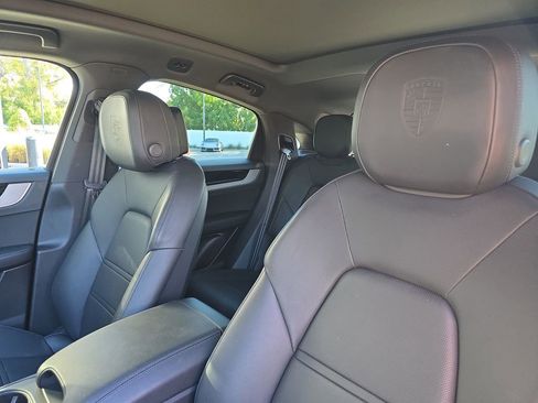 Certified 2025 Porsche Cayenne Coupe image 5