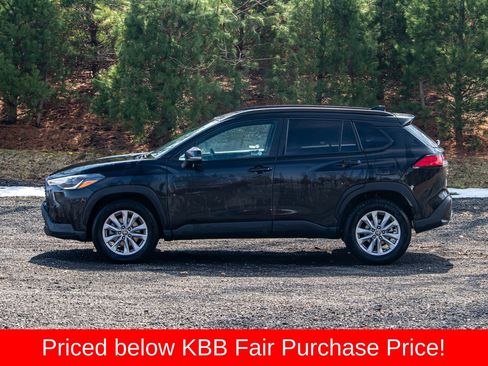 Used 2024 Toyota Corolla Cross LE FWD image 4
