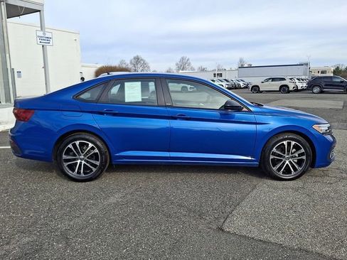 Used 2023 Volkswagen Jetta Sport image 7