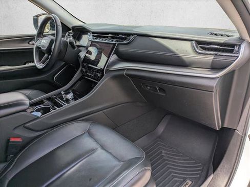 Used 2022 Jeep Grand Cherokee Limited image 16