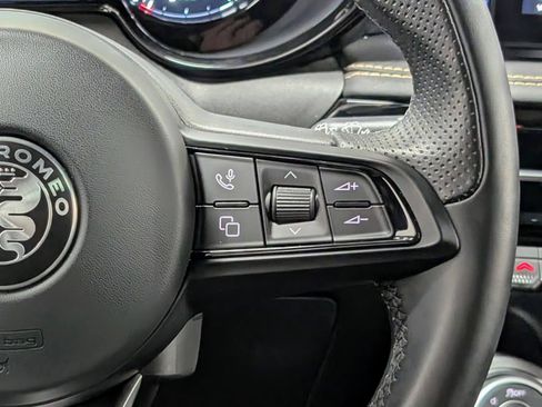 Used 2025 Alfa Romeo Tonale w/ Premium Package AWD/4WD image 34