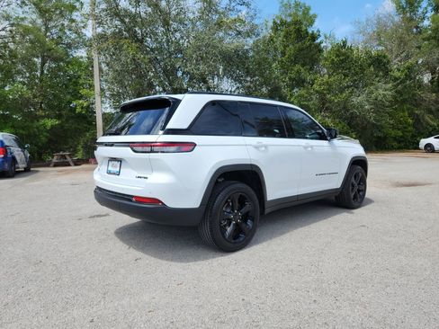 Certified 2025 Jeep Grand Cherokee Limited w/ Black Appearance Package RWD image 4