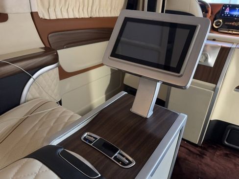 Used 2020 Mercedes-Benz Metris Passenger image 7