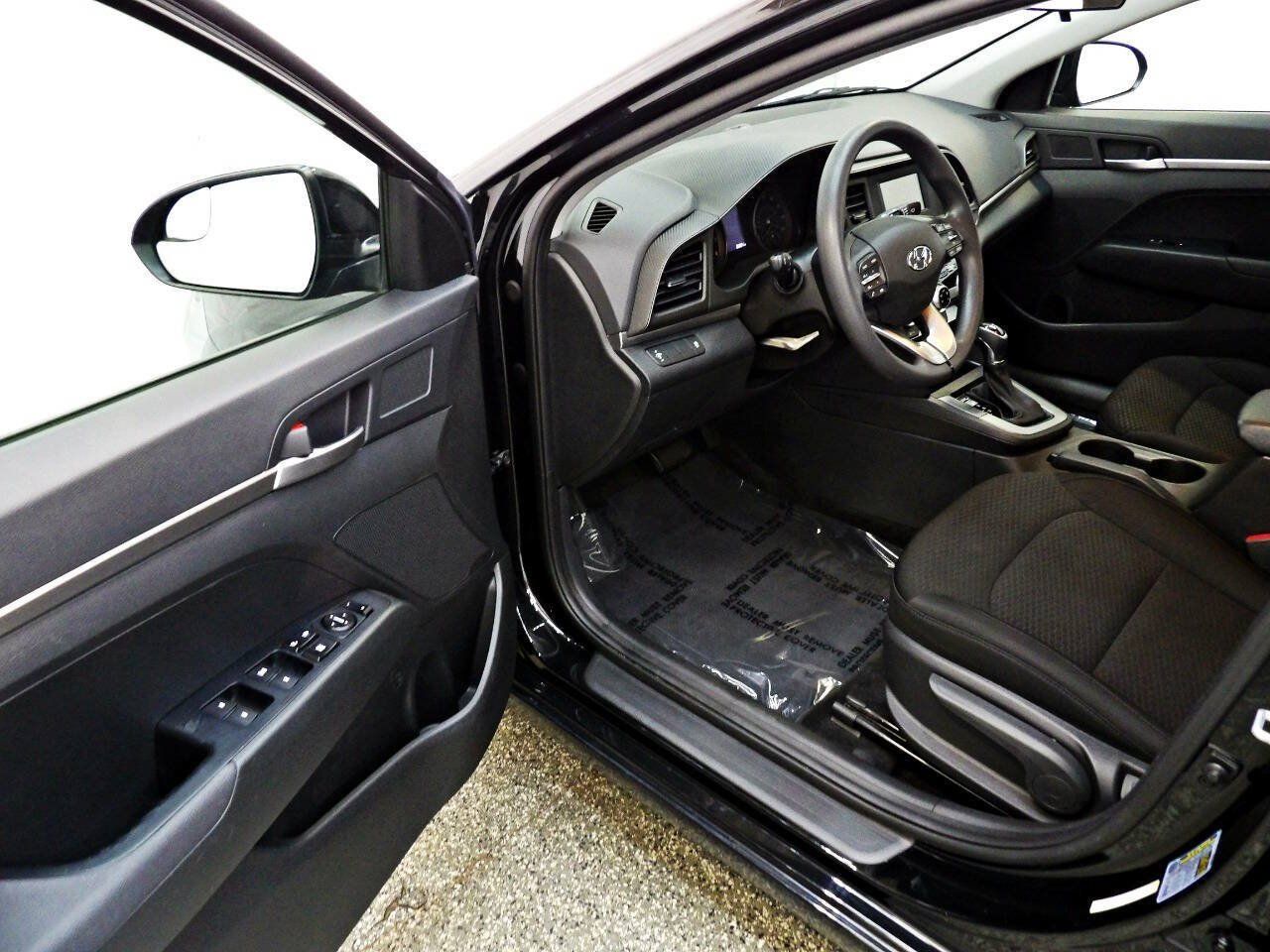 Used 2019 Hyundai Elantra SE w/ Cargo Package FWD image 9