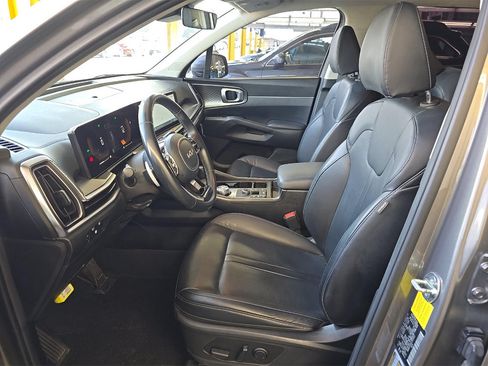 Used 2025 Kia Sorento EX AWD/4WD image 4