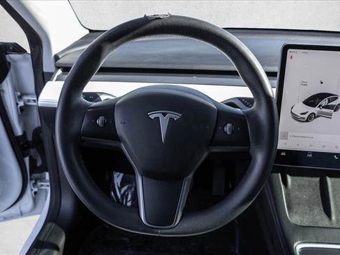 Used 2021 Tesla Model 3 Standard Range Plus image 12