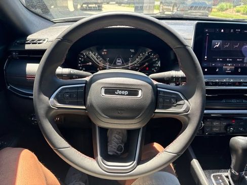 Used 2023 Jeep Compass Trailhawk AWD/4WD image 13