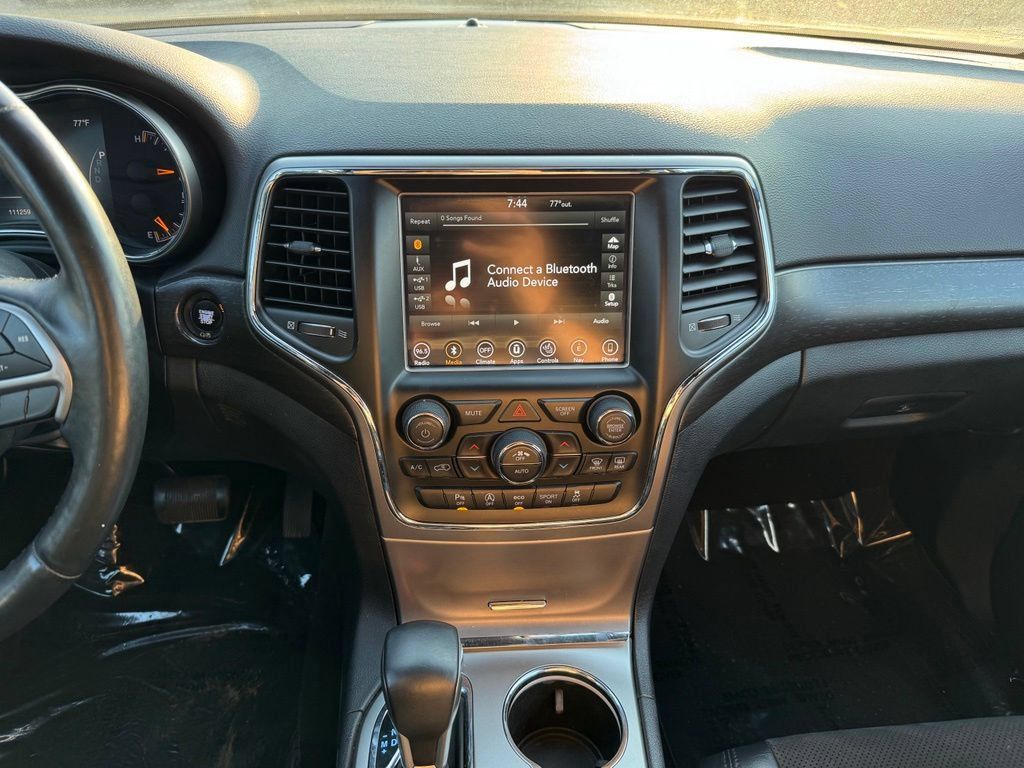 Used 2018 Jeep Grand Cherokee Altitude AWD/4WD image 2