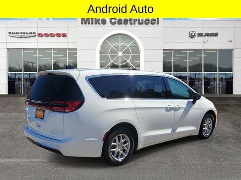 Certified 2024 Chrysler Pacifica Touring-L FWD image 4