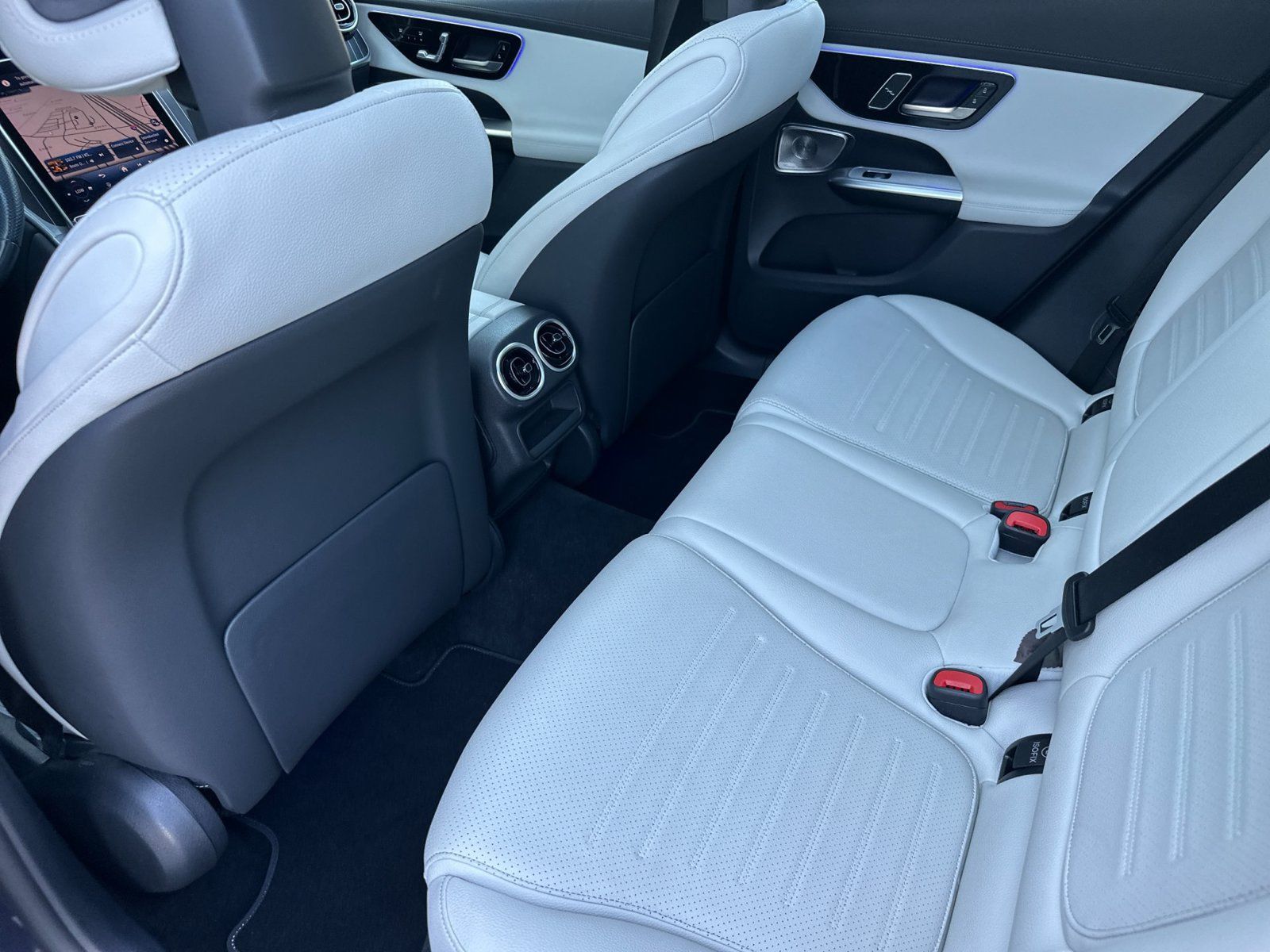 Used 2023 Mercedes-Benz GLC 300 image 12
