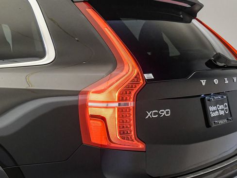 Certified 2024 Volvo XC90 B6 Plus w/ Protection Package Premier AWD/4WD image 12