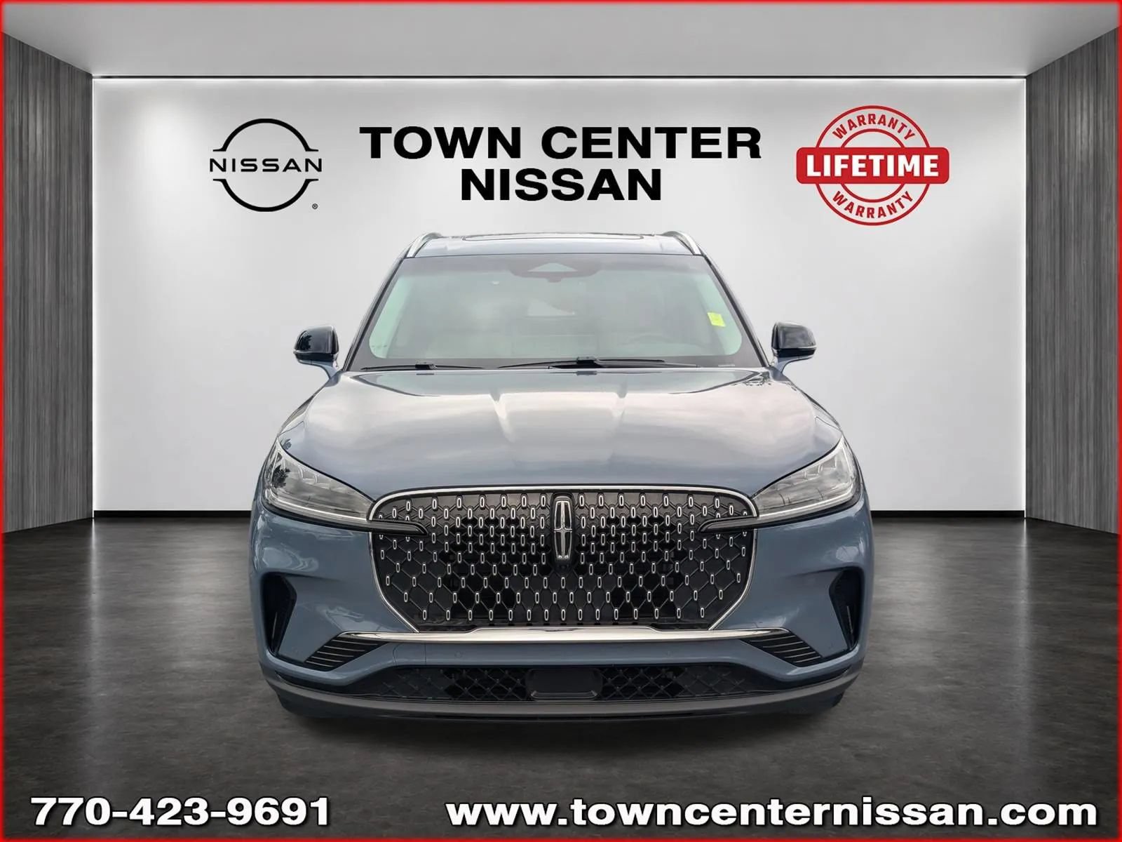 Used 2025 Lincoln Aviator 2WD image 2