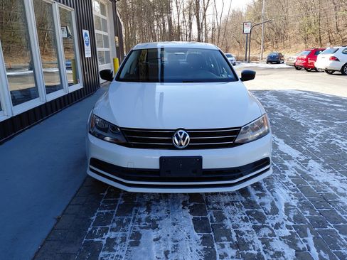 Used 2015 Volkswagen Jetta S image 4