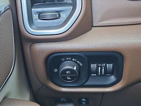 Used 2019 RAM 1500 Laramie AWD/4WD image 15