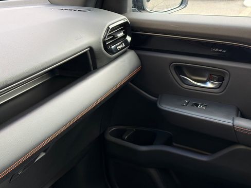 Used 2025 Honda Pilot TrailSport image 36